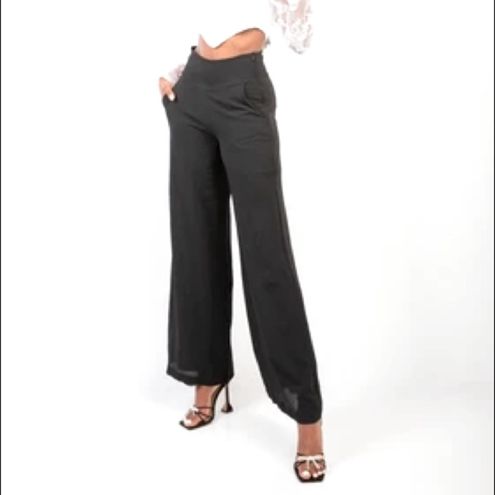 Black wide leg pants with pockets.